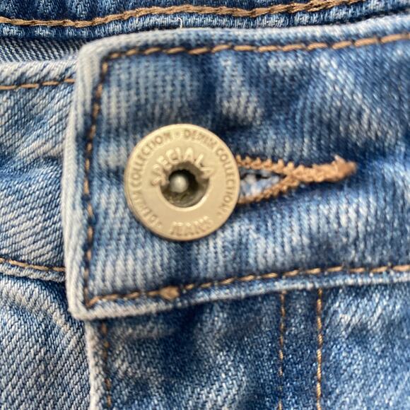 Special A Los Angeles Straight Leg Distressed Busted Knee Crop Leg Jeans Size 11 - Picture 5 of 7